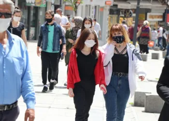 Gençler Sokaklara Akın Etti̇, Hareketli̇li̇k Arttı
