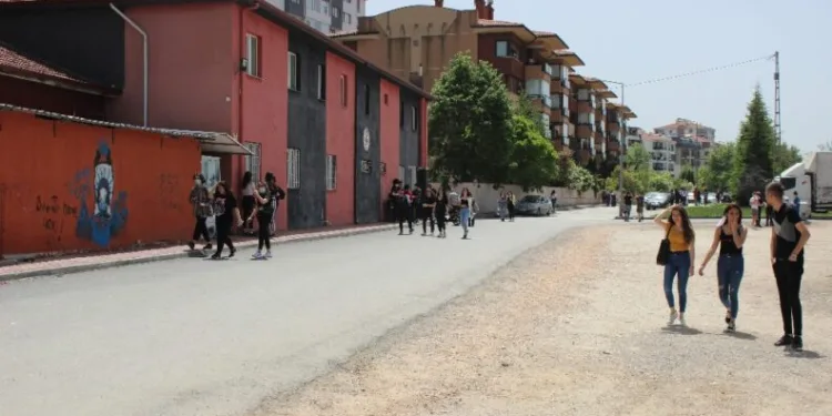 Gençler Yasağın Ardından Sokaklara Döküldü