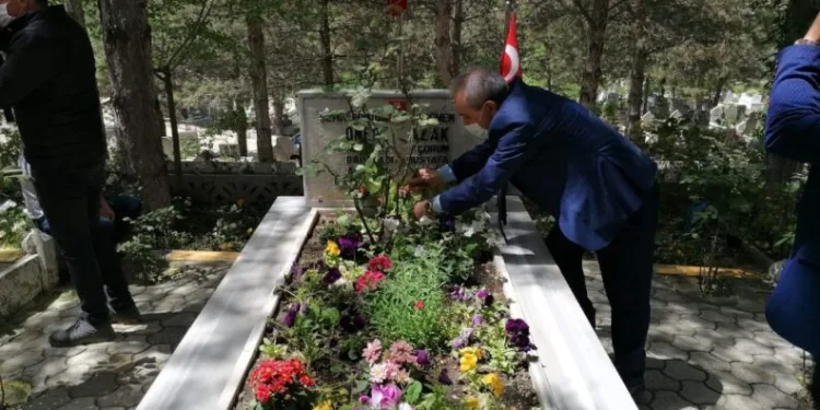 Gençli̇k Haftası Şehi̇tli̇k Zi̇yareti̇ İle Başladı