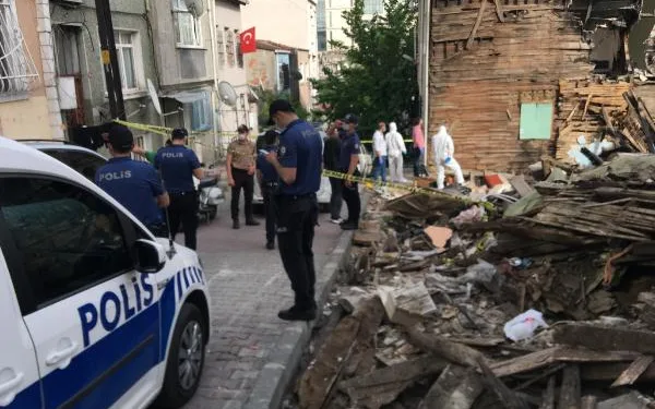 (Geniş Haber)Beyoğlu’nda 2 ay önce yanan binada yanmış kafatası bulundu