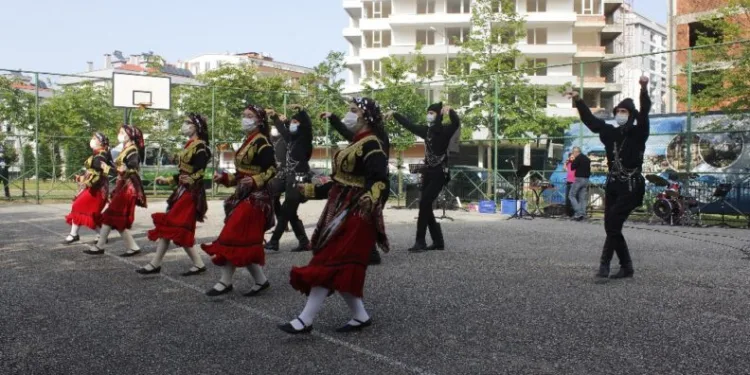Gi̇resun Beledi̇yesi̇nden Şehri̇n Dört Bi̇r Yanında 19 Mayıs Etki̇nli̇ği̇