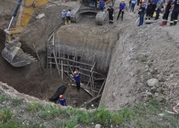 Göçük Altında Kalan 70 Yaşındaki̇ İşçi̇ Hayatını Kaybetti̇