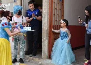 Görme bozukluğu olan Ezgi’ye doğum günü sürprizi