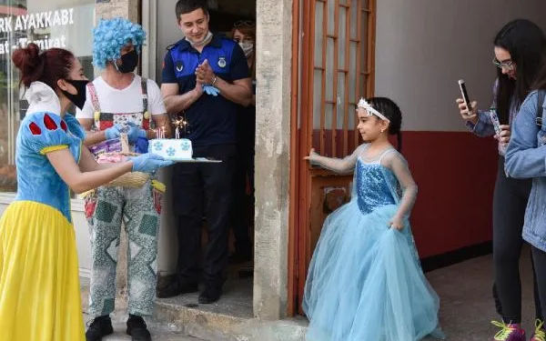 Görme bozukluğu olan Ezgi’ye doğum günü sürprizi