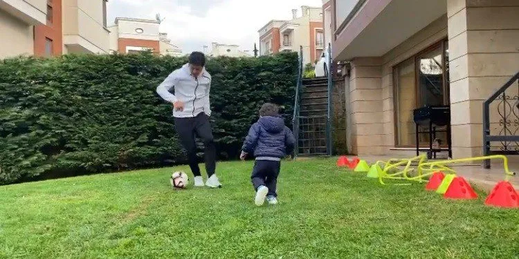 Guilherme’den karantinada oğluyla futbol keyfi