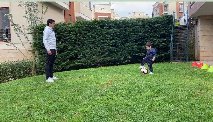 Guilherme’den karantinada oğluyla futbol keyfi