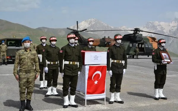 Hakkari’de PKK’lılarla çatışmada yaralanan asker, 6 gün sonra şehit oldu (2)