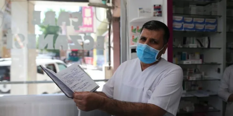 Hastaların eczanelere olan 30 bi̇n li̇ralık borcunu ödedi̇