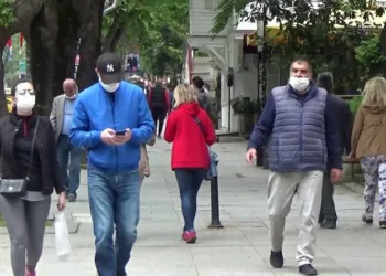 Uyarılara rağmen Bağdat Caddesi’nde yoğunluk yaşandı