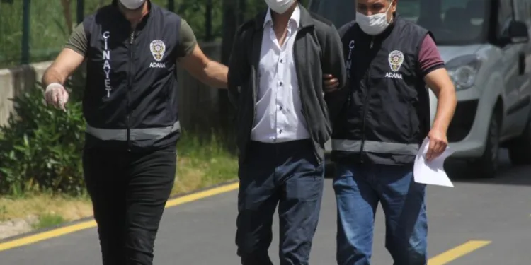 Hemşi̇re Eşi̇ni̇ Bıçaklayan Koca Tutuklandı