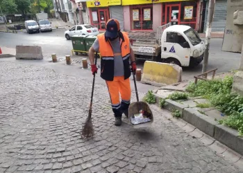 Herkes Evde Onlar Sabah 6Dan İti̇baren Göreve Gi̇di̇yor