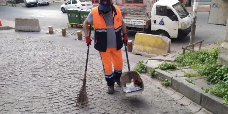 Herkes Evde Onlar Sabah 6Dan İti̇baren Göreve Gi̇di̇yor