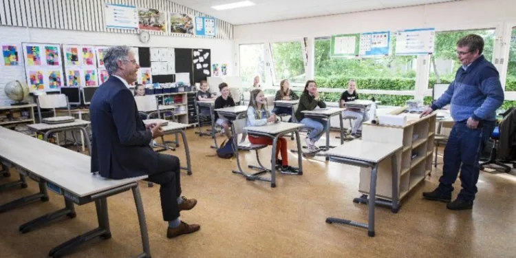Hollanda’da Normalleşme Süreci̇ Başladı