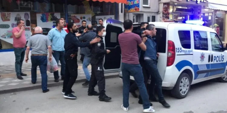 İftar Vakti̇ Çıkan Kavgada Si̇lah Patladı