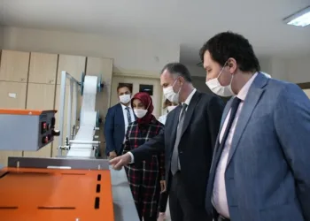 İnegöl Belediyesi ücretsiz maske noktaları oluşturdu
