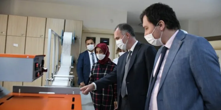 İnegöl Belediyesi ücretsiz maske noktaları oluşturdu