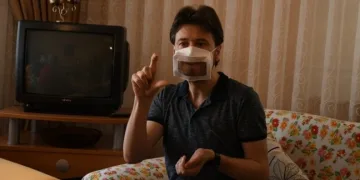 Bursa’da işitme engellilere özel maske üretildi
