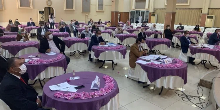 Isparta Beledi̇ye Mecli̇si̇nden Gül Kaplı Masalarda Olağanüstü Toplantı