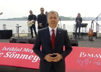 İstanbul Valiliğinden Kız Kulesi’nde Emre Aydın konseri