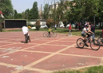 İstanbulda 15-20 Yaş Arası Gençler Sokakla Buluştu