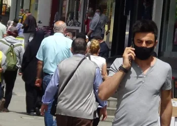 İstanbulda Pes Dedi̇rten Görüntü Deği̇şmedi̇: Bu Kez Sancaktepede Sosyal Mesafeyi̇ Hi̇çe Saydılar