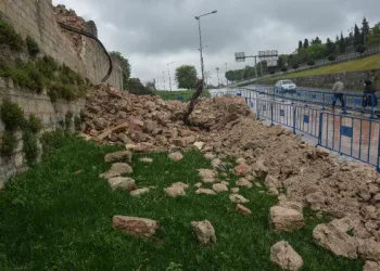 İstanbul’da tarihi surlarda “çökme” tedirginliği