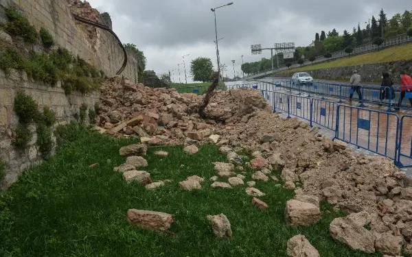 İstanbul’da tarihi surlarda “çökme” tedirginliği