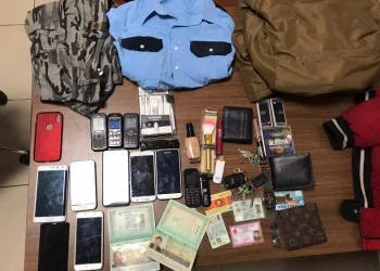 İstanbulda Yabancı Uyruklu Sahte “Poli̇s” 14 Ki̇şi̇yi̇ Bağlayıp Gasp Etti̇
