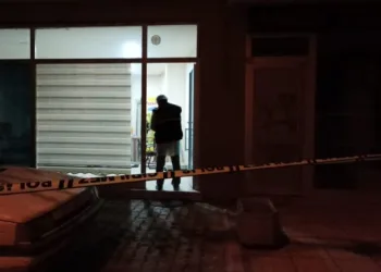 İşyeri̇nde Kafasına Ateş Eden Şahıs Ağır Yaralandı