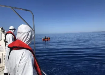 İzmir’de 30 göçmen kurtarıldı