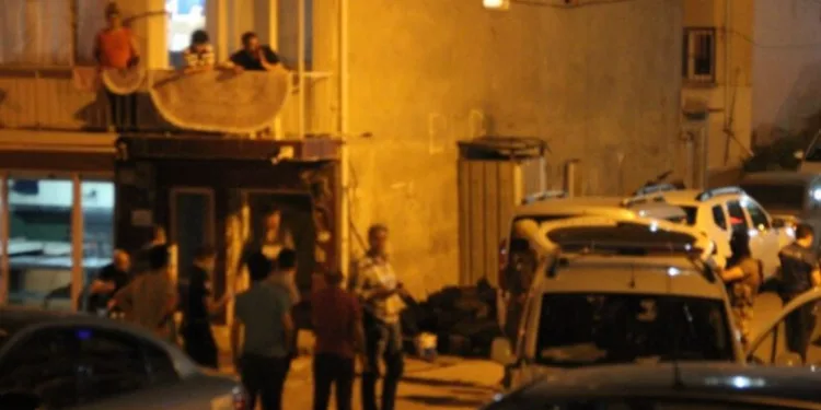 İzmi̇rde Hareketli̇ Saatler: İnti̇har Etmek İsteyen Şahıs 3 Saatte İkna Oldu