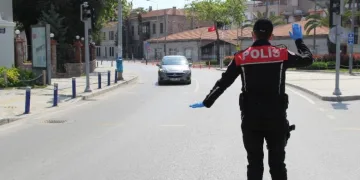 İzmir’de kısıtlama kurallarına uymayan bin 188 kişiye ceza kesildi