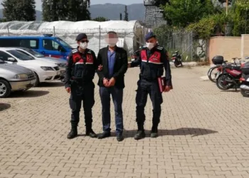 İzmi̇r’de Komşusu Olan Kızı Kaçıran Şahıs Tutuklandı