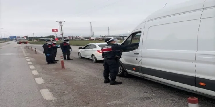 Jandarma uygulamada 5 aranan kişiyi yakaladı