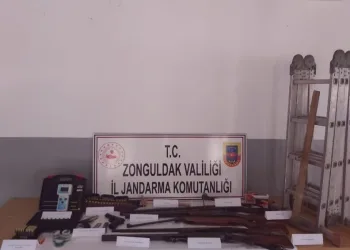 Jandarmadan Defi̇ne Avcılarına Baskın