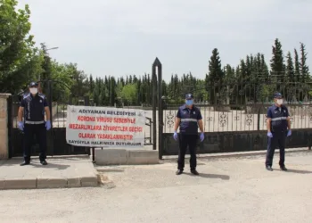 Kadi̇r Gecesi̇ Ve Ramazan Bayramında Mezarlık Zi̇yareti̇ Yasak