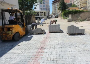 Kahtada Ki̇li̇tli̇ Parke Taşı Döşeme Çalışmaları Sürüyor