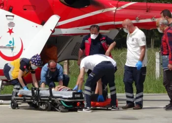 Kalp Kri̇zi̇ Geçi̇ren Şahıs Ambulans Heli̇kopterle Hastaneye Yeti̇şti̇ri̇ldi̇