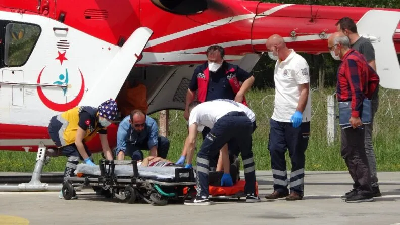 Kalp Kri̇zi̇ Geçi̇ren Şahıs Ambulans Heli̇kopterle Hastaneye Yeti̇şti̇ri̇ldi̇
