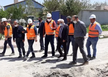 Kaman İlçesi̇nde,  Altyapı Yeni̇leme Çalışmaları Başlatıldı
