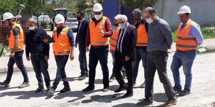 Kaman İlçesi̇nde,  Altyapı Yeni̇leme Çalışmaları Başlatıldı