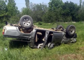 Kamyonet ile motosiklet çarpıştı: 1 ölü, 1 yaralı