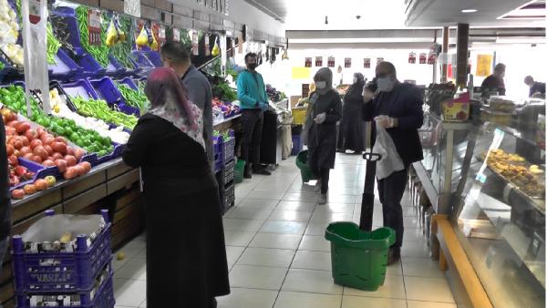 Karabük'te marketlerde yoğunluk oluştu