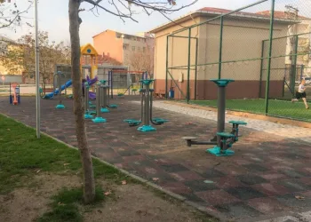 Karacabey’de Sosyal Donatı Alanlarında İyi̇leşti̇rme Çalışmaları