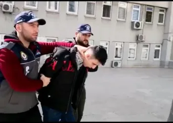 Kargo firmasında sahte kimlikle dolandırıcılığa gözaltı