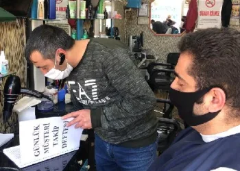 Kars’ta berberler, ‘müşteri kayıt defteri’ tutuyor