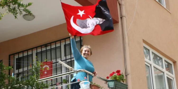 Kartalda Sokağa Çıkma Kısıtlaması, 19 Mayıs Coşkusuna Engel Olmadı