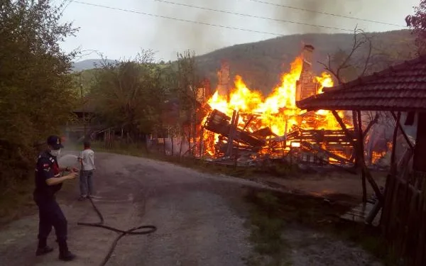 Kastamonu’da çıkan yangında engelli bir kişi hayatını kaybetti