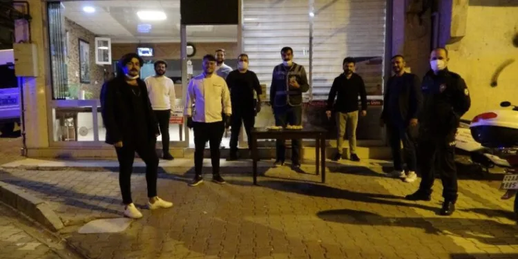 Kavga ihbarına giden polislere iftar yemeği sürprizi