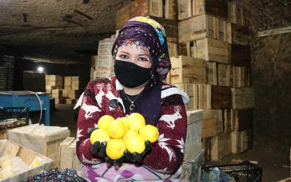 Kayadan oyma soğuk hava depolarında 90 bin ton limon stoklandı